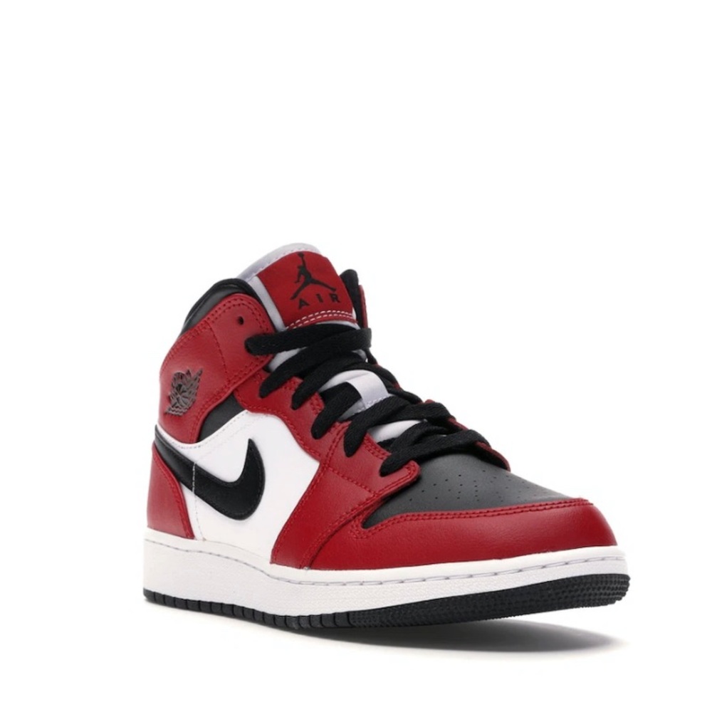 Jordan 1 mid Chicago black toe